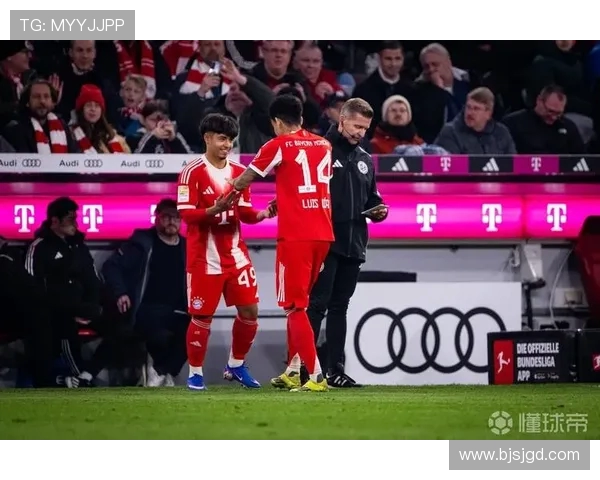 拜仁俱乐部将与17岁天才青训球员麦孔卡多佐续约以巩固未来发展潜力