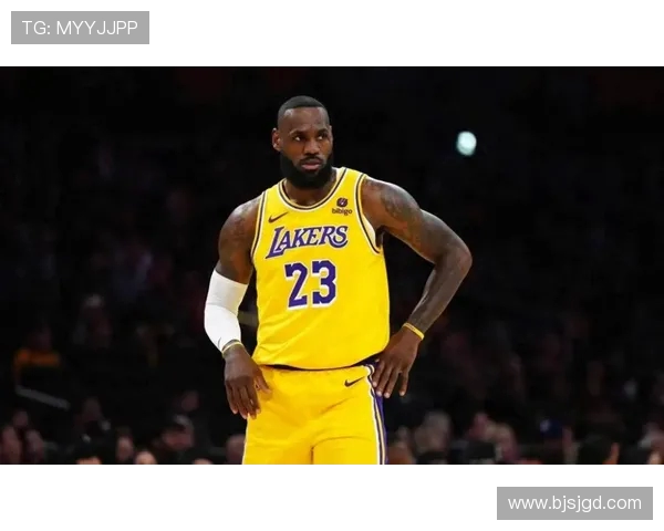 2003年NBA选秀大会詹姆斯首轮第一顺位被骑士选中成为状元 2003年NBA选秀大会詹姆斯首轮第一顺位被骑士选中成为状元